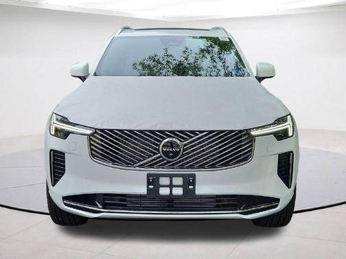 Crystal White Pearl 2026 Volvo XC90 Plug-In Hybrid T8 Plus 7-Seater