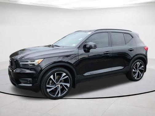 Blackstone 2019 Volvo XC40 R-DESIGN