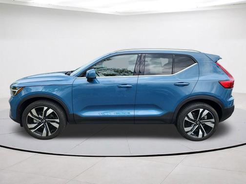 Fjord Blue Metallic 2023 Volvo XC40 B5 Plus Bright Theme