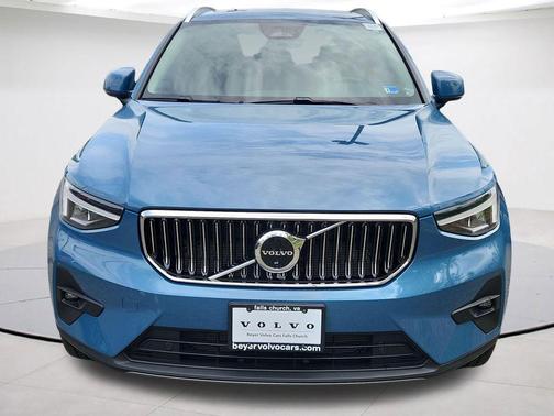 Fjord Blue Metallic 2023 Volvo XC40 B5 Plus Bright Theme