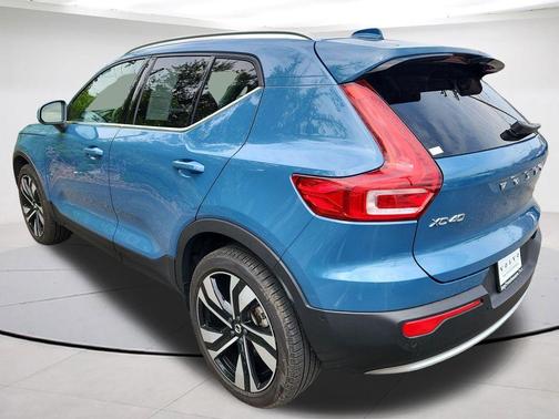 Fjord Blue Metallic 2023 Volvo XC40 B5 Plus Bright Theme