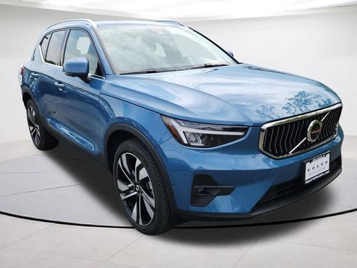 Fjord Blue Metallic 2023 Volvo XC40 B5 Plus Bright Theme