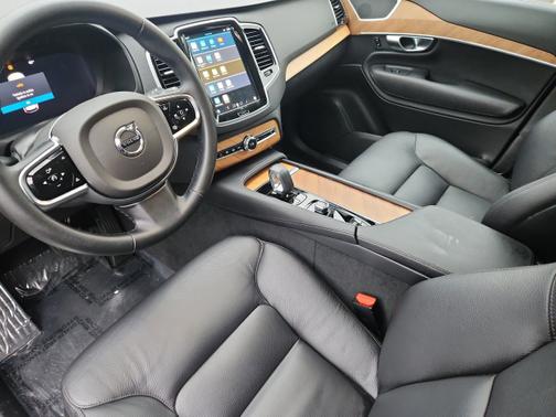 2025 Volvo XC90 B6 Plus 7-Seater