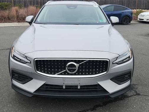 2023 Volvo V60 Cross Country Ultimate