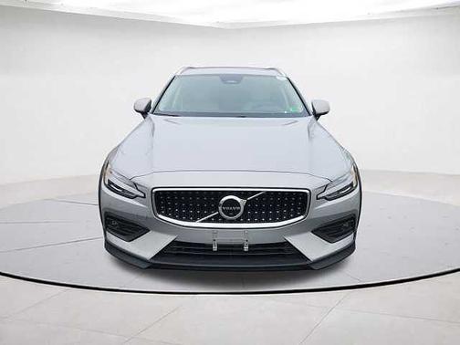 2023 Volvo V60 Cross Country Ultimate