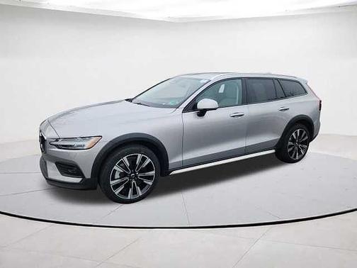 2023 Volvo V60 Cross Country Ultimate