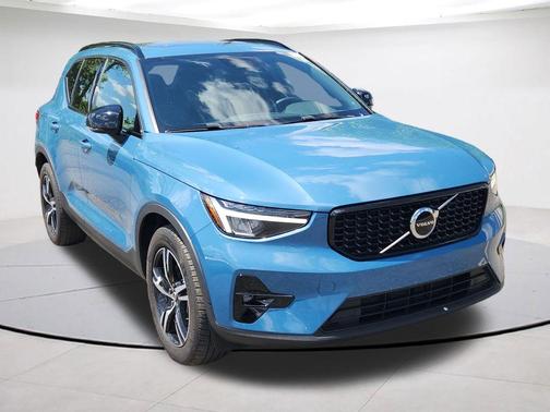 Fjord Blue Metallic 2023 Volvo XC40 B5 Plus Dark Theme