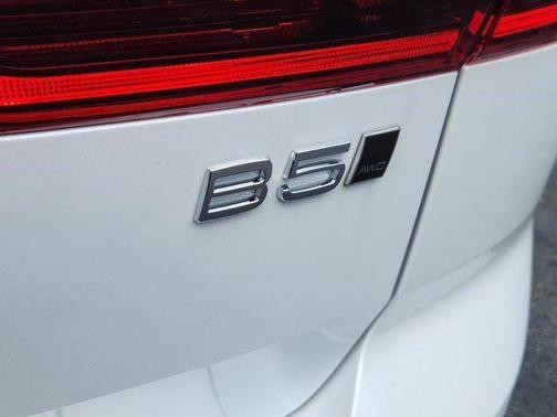 Crystal White 2026 Volvo XC60 B5 Ultra