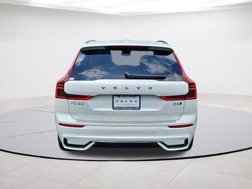 Crystal White 2026 Volvo XC60 B5 Ultra