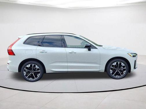 Crystal White 2026 Volvo XC60 B5 Ultra