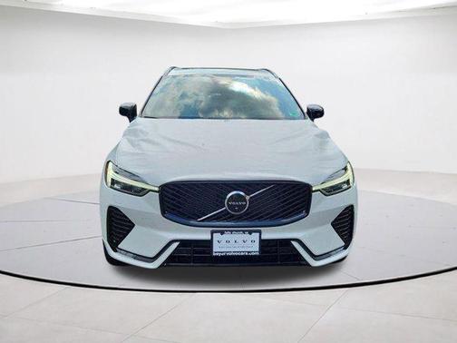 Crystal White 2026 Volvo XC60 B5 Ultra