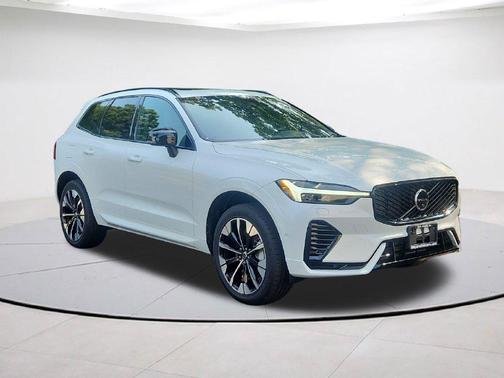 Crystal White 2026 Volvo XC60 Plug-In Hybrid T8 Plus
