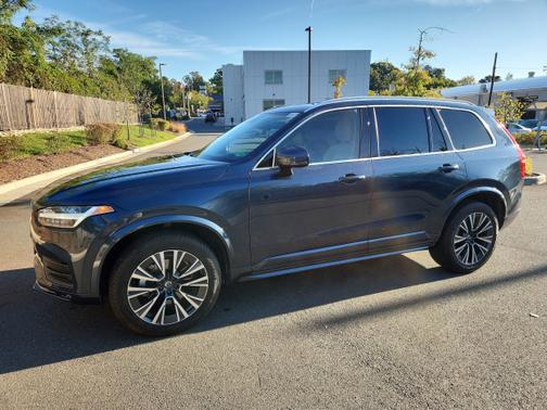 2022 Volvo XC90 T6 AWD Momentum 7 Seater