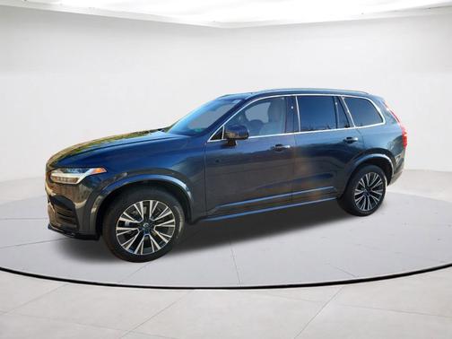 2022 Volvo XC90 T6 AWD Momentum 7 Seater