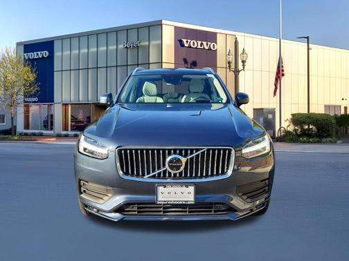 2022 Volvo XC90 T6 AWD Momentum 7 Seater