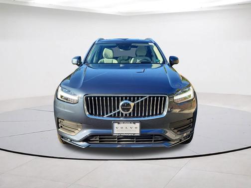 2022 Volvo XC90 T6 AWD Momentum 7 Seater