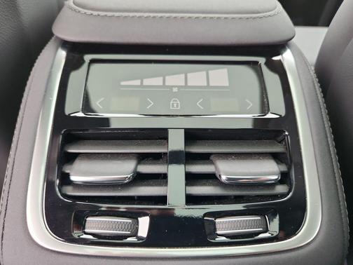 Denim Blue Metallic 2026 Volvo XC90 Plug-In Hybrid T8 Ultra 7-Seater