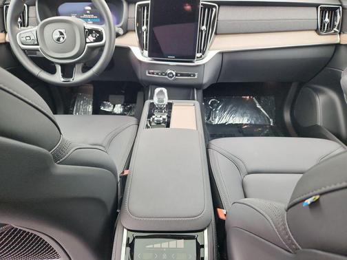 Denim Blue Metallic 2026 Volvo XC90 Plug-In Hybrid T8 Ultra 7-Seater