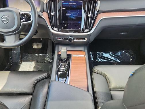 Silver 2023 Volvo S60 B5 Ultimate Dark Theme