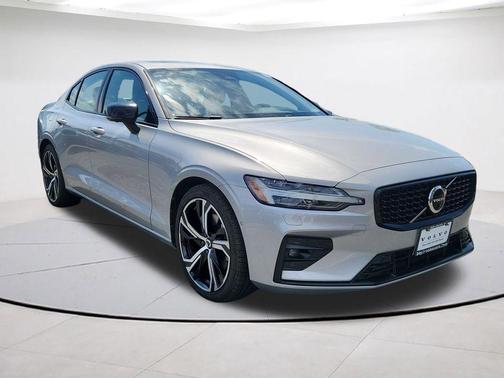 Silver 2023 Volvo S60 B5 Ultimate Dark Theme