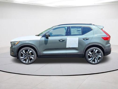 Forest Green 2026 Volvo XC40 B5 Ultra