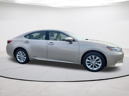 2015 Lexus ES 300h Base