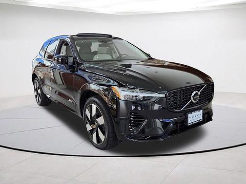 Onyx Black Metallic 2025 Volvo XC60 Plug-In Hybrid T8 Plus