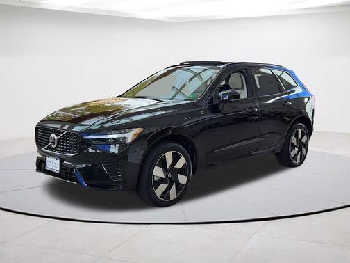 Onyx Black Metallic 2025 Volvo XC60 Plug-In Hybrid T8 Plus