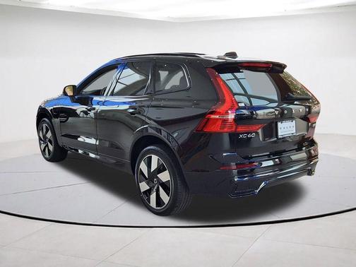 Onyx Black Metallic 2025 Volvo XC60 Plug-In Hybrid T8 Plus