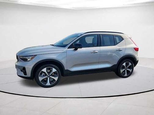 2025 Volvo XC40 Plus