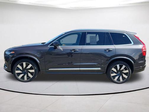 2024 Volvo XC90 Recharge Plug-In Hybrid T8 Plus Bright Theme 7 Passenger