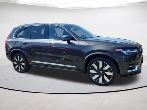 2024 Volvo XC90 Recharge Plug-In Hybrid T8 Plus Bright Theme 7 Passenger