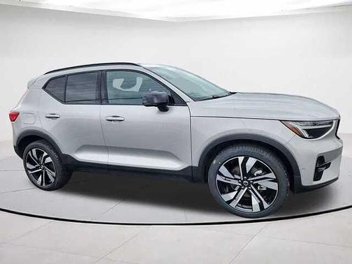 2025 Volvo XC40 Plus