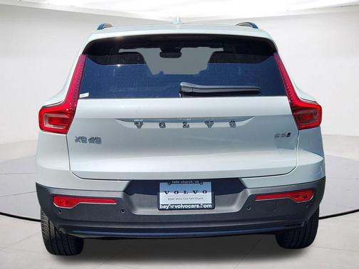Crystal White 2026 Volvo XC40 B5 Core