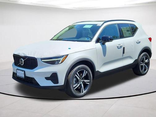 Crystal White 2026 Volvo XC40 B5 Core