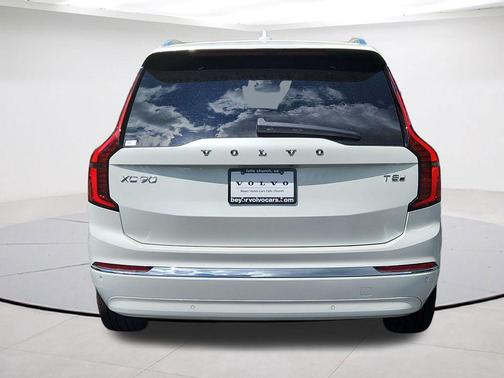 Crystal White Pearl 2026 Volvo XC90 Plug-In Hybrid T8 Plus 7-Seater