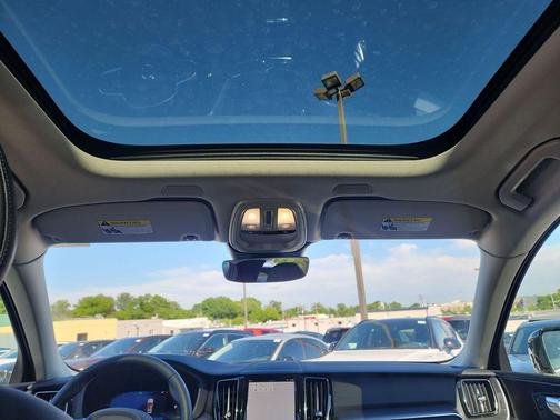 Metallic 2025 Volvo XC60 B5 Core