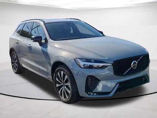 Metallic 2025 Volvo XC60 B5 Core