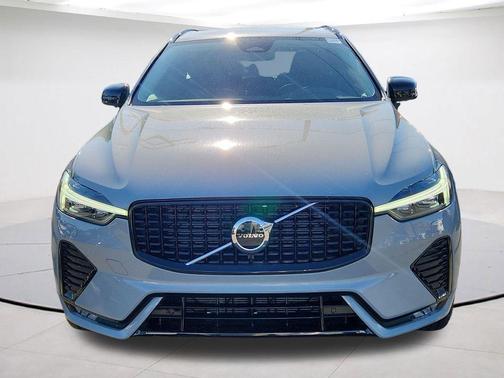 Metallic 2025 Volvo XC60 B5 Core