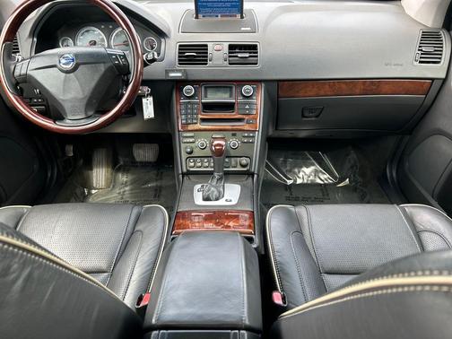 Silver Metallic 2010 Volvo XC90 V8