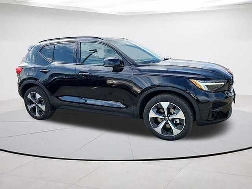 2025 Volvo XC40 Plus