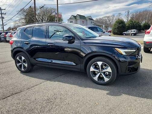 2025 Volvo XC40 Plus