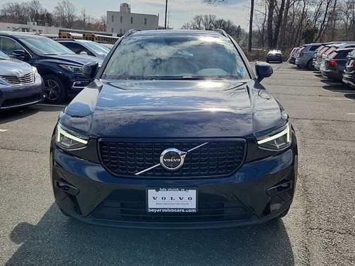 2025 Volvo XC40 Plus
