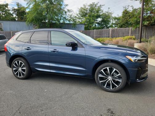 2025 Volvo XC60 B5 Plus