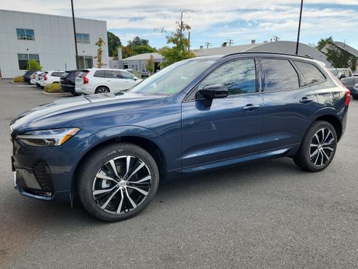 2025 Volvo XC60 B5 Plus