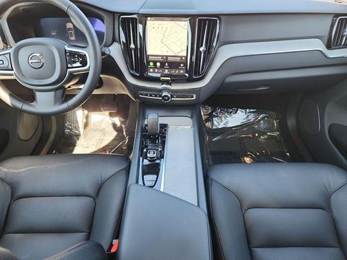 Platinum Gray Metallic 2025 Volvo XC60 B5 Plus