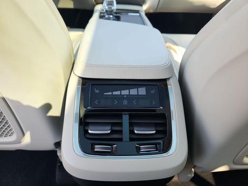 Denim Blue Metallic 2023 Volvo XC90 B6 Ultimate 7-Seater