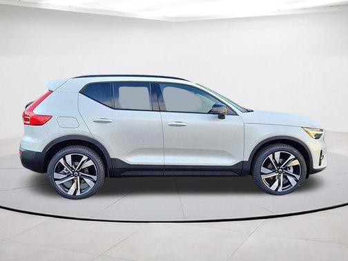 Crystal White Pearl 2025 Volvo XC40 B5 Plus Dark Theme