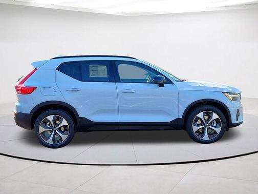 Cloud 9 White 2026 Volvo XC40 B5 Plus