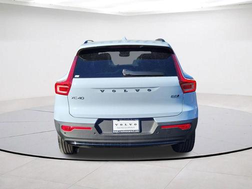 Cloud 9 White 2026 Volvo XC40 B5 Plus